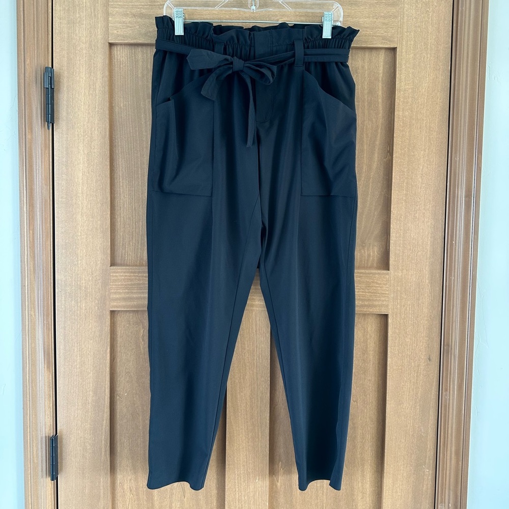 Athleta Black Skyline Paperbag Ankle Athletic Trousers Pants size 8 - Picture 2 of 14